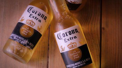 Cerveza Corona, otra víctima involuntaria del coronavirus