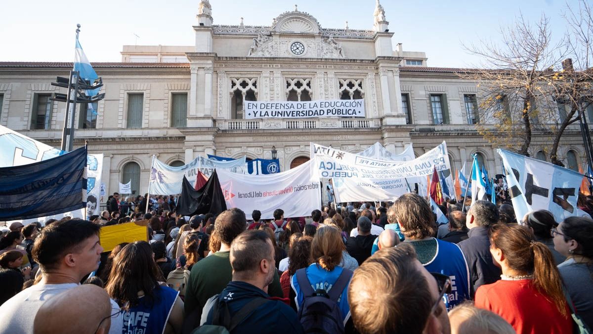 El pasado 12 de mayo hubo movilizaciones de la comunidad universitaria en todo el país y Santa Fe no fue la excepción.
