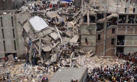 tragedia aerea en bangladesh dejo 27 muertos: las fotos de la catastrofe tragedia aerea en bangladesh dejo 27 muertos: las fotos de la catastrofe