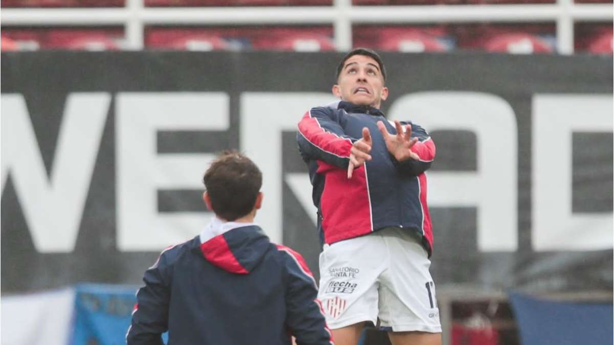 Entrada en calor de Joaquin Mosqueira previo al partid ante San Lorenzo, fue reemplazado por Giaccone a los 25 minutos del PT. Entrada en calor de Joaquin Mosqueira previo al partid ante San Lorenzo, fue reemplazado por Giaccone a los 25 minutos del PT.