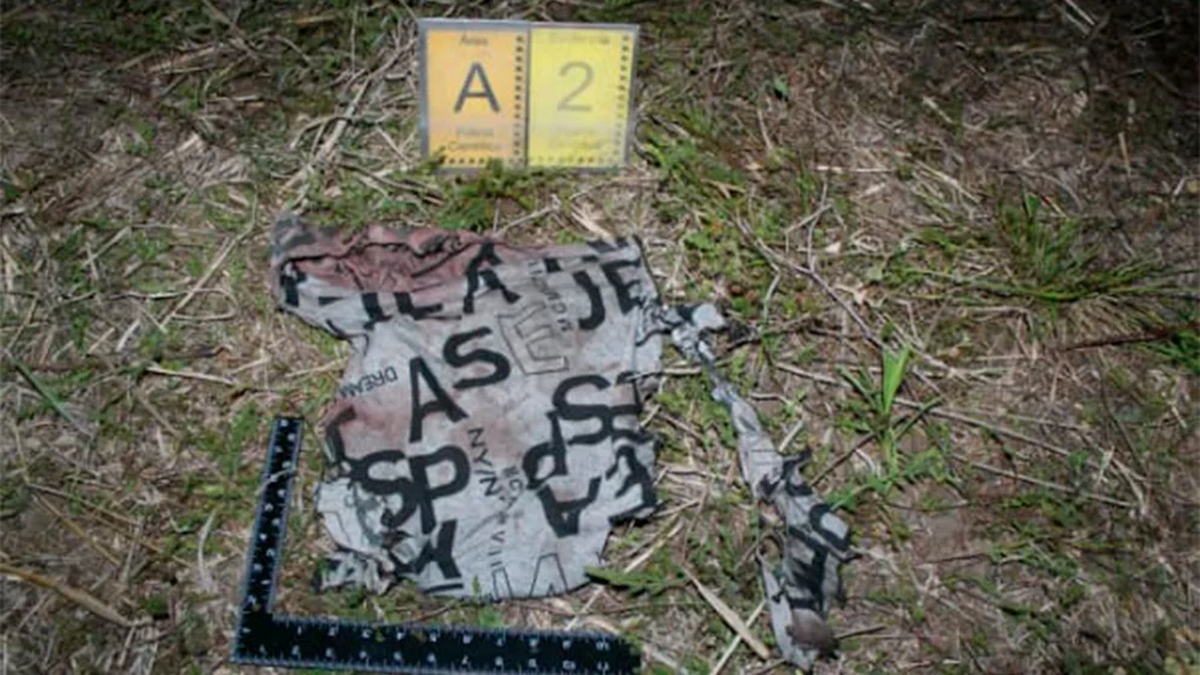 Ropa encontrada en el lugar