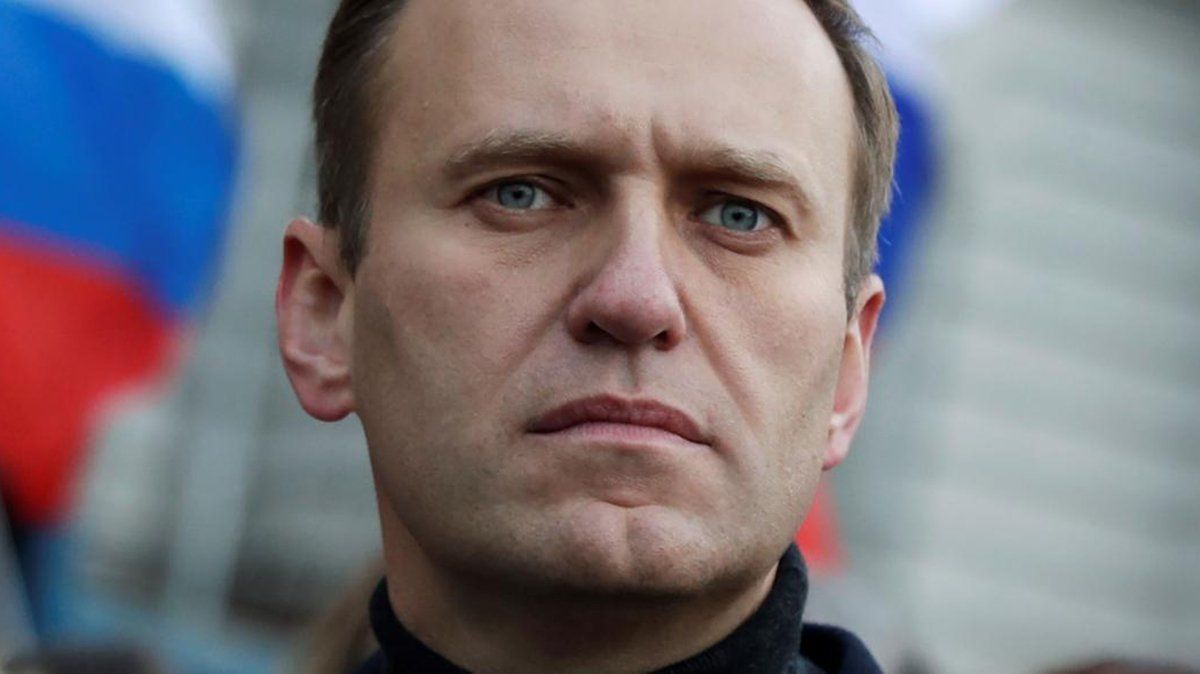 El opositor Alexei Navalny habría sido envenenado en Rusia con un agente nervioso del grupo Novichok.