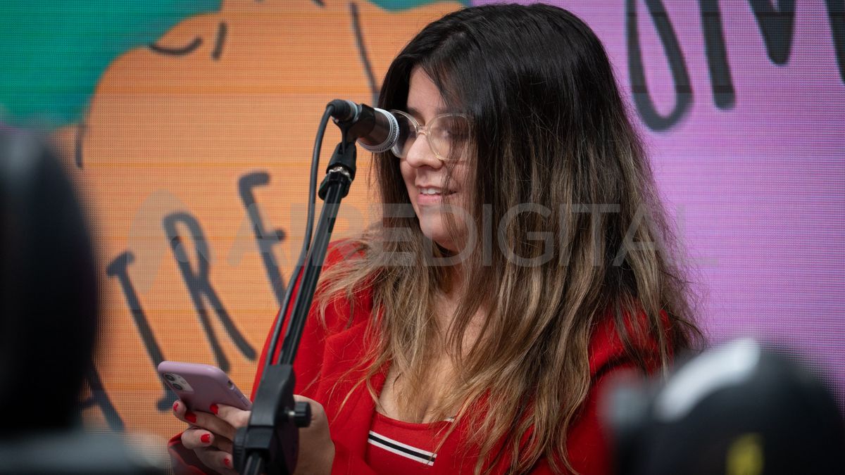 Victoria Cuello tuvo a su cargo la interpretación de las canciones a deconstruir. Victoria Cuello tuvo a su cargo la interpretación de las canciones a deconstruir.