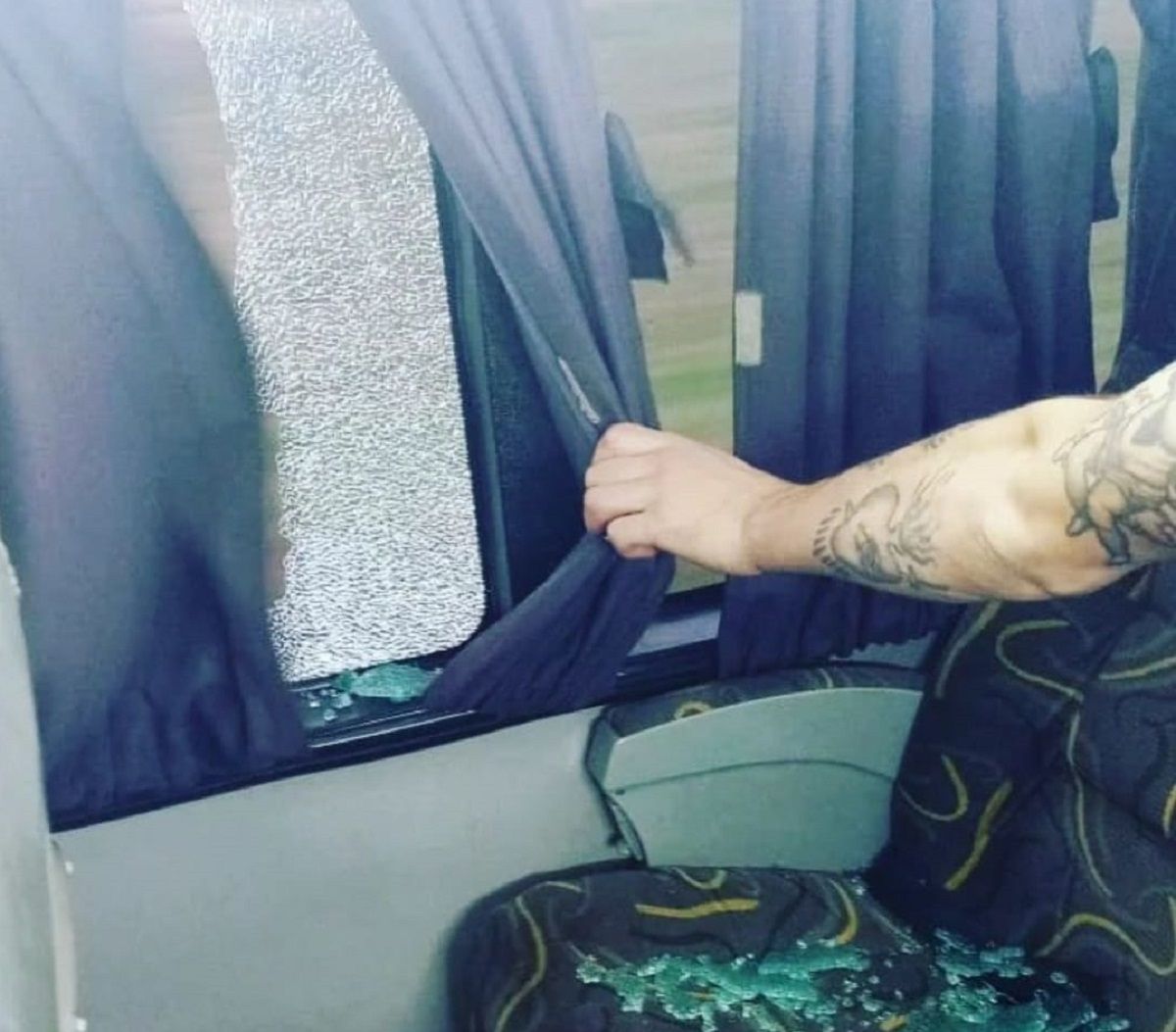 El colectivo de Argentino de San Carlos fue apedreado luego del encuentro ante San Lorenzo de Esperanza.