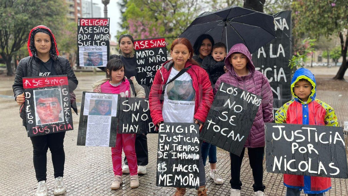 La familia del menor asesinado se manifestó frente a Tribunales