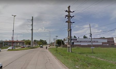 Le apoyaron un arma en el estómago a una mujer para robarle. Le apoyaron un arma en el estómago a una mujer para robarle.