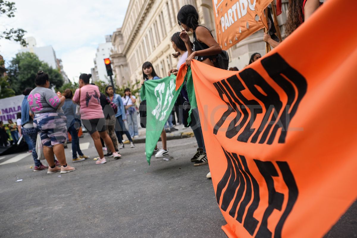 8M en Rosario: las fotos de la multitudinaria marcha