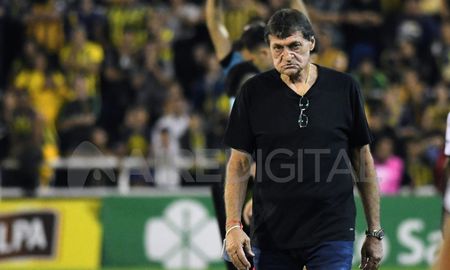 Julio César Falcioni no podrá contar con Paolo Goltz para el clásico santafesino del domingo, entre Colón y Unión, por el Torneo de la Liga Profesional de Fútbol. Julio César Falcioni no podrá contar con Paolo Goltz para el clásico santafesino del domingo, entre Colón y Unión, por el Torneo de la Liga Profesional de Fútbol.