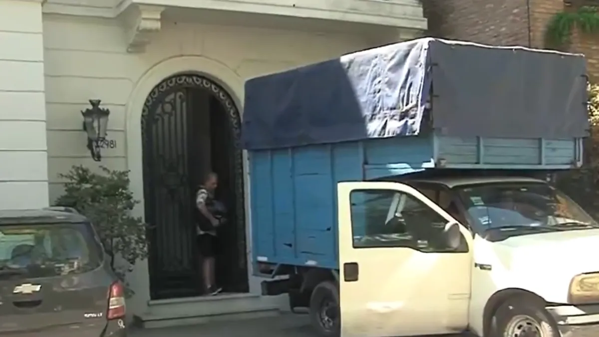 Roberto García Moritán abandonó la casa que compartía con Pampita. Roberto García Moritán abandonó la casa que compartía con Pampita.