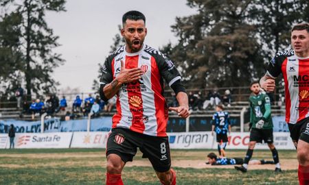 En un final atrapante de la Liga Santafesina, Colón de San Justo (foto) comparte la punta con Sportivo Guadalupe. En un final atrapante de la Liga Santafesina, Colón de San Justo (foto) comparte la punta con Sportivo Guadalupe.