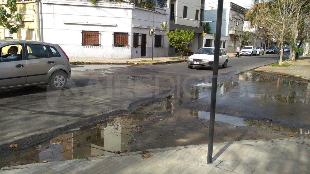 Los vecinos del lugar han realizado reiterados llamados a la radio, indicando que además tienen muy baja presión de agua en sus domicilios.