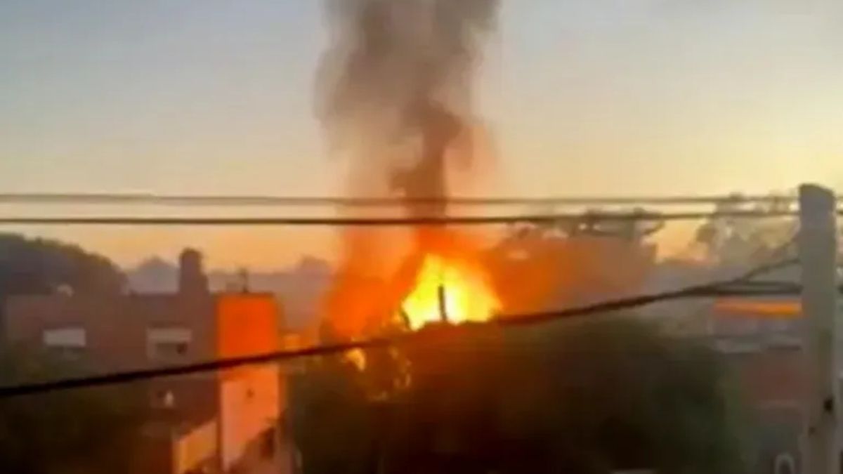 El depósito clandestino de Mariano Acosta albergaba unas 2500 garrafas. Tras la explosión