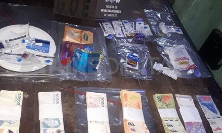 multiples allanamientos en santa fe: droga, cartuchos y 10 personas detenidas multiples allanamientos en santa fe: droga, cartuchos y 10 personas detenidas