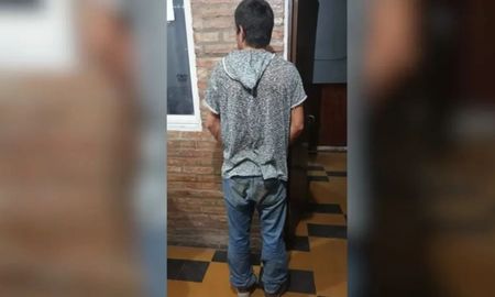Un hombre con pedido de captura por robo fue detenido tras 18 años prófugo. Lo identificaron durante un patrullaje de rutina. Un hombre con pedido de captura por robo fue detenido tras 18 años prófugo. Lo identificaron durante un patrullaje de rutina.