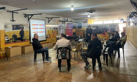 La reunión se realizó en un gimnasio de la Peatonal san Martín. La reunión se realizó en un gimnasio de la Peatonal san Martín.