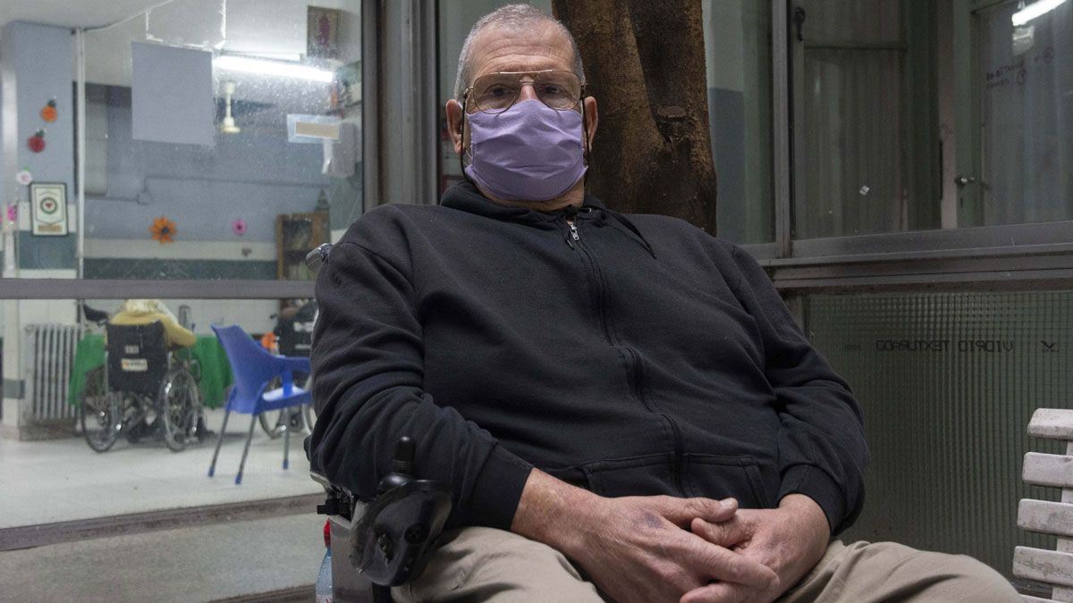 Trabajó de taxista y vendió lotería y venció a dos grandes epidemias.