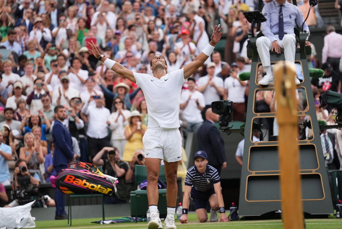 Rafael Nadal se sobrepuso a un fuerte dolor abdominal y venció a Tayler Fritz para avanzar a semis de Wimbledon.