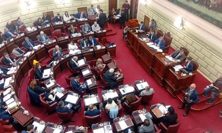 La Convención del 25 avanzó con la modificación de artículos de la Constitución de Santa Fe para garantizar y ampliar las garantías. La Convención del 25 avanzó con la modificación de artículos de la Constitución de Santa Fe para garantizar y ampliar las garantías.