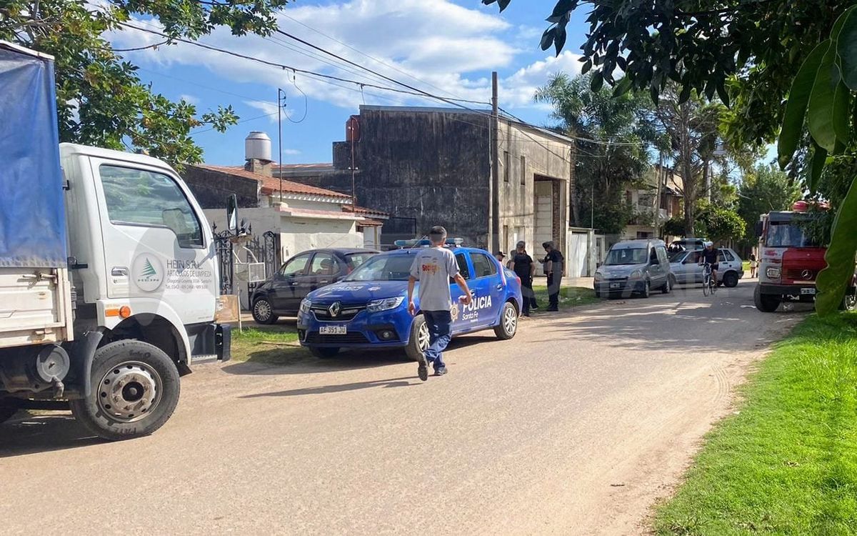 Desalojo en el barrio Los Hornos: encontraron armas y municiones
