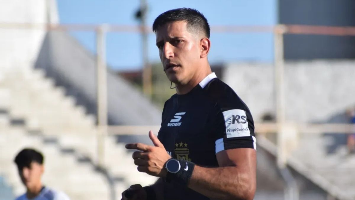 Maximiliano Manduca dirigió la final del torneo Regional Federal Amateur el domingo pasado. Foto: Agustín Córdoba.