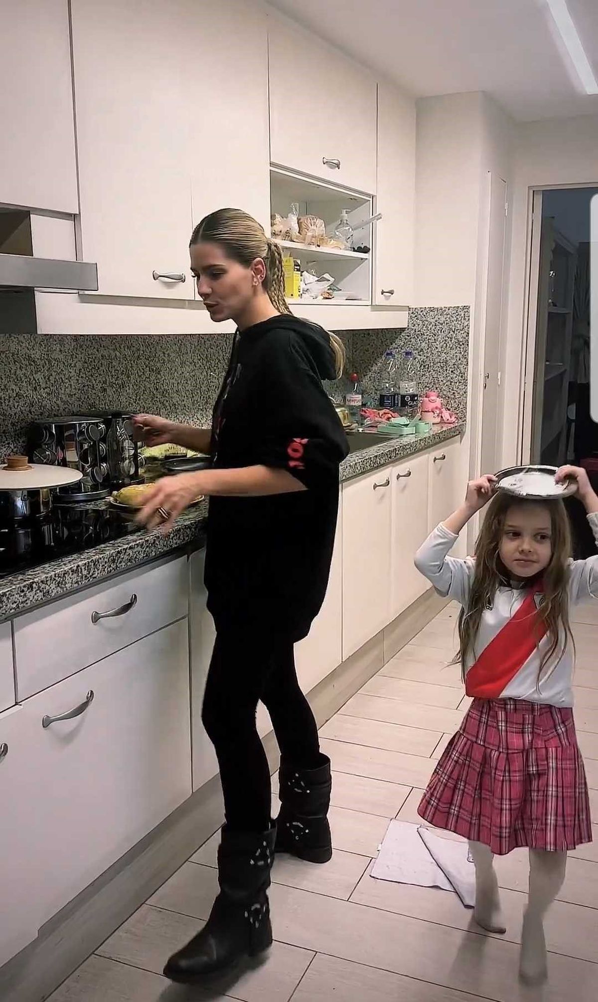 La China Suárez junto con su hija Magnolia. La China Suárez junto con su hija Magnolia.