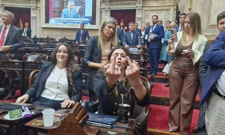 La santafesina Rocío Bonacci (izquierda) junto a Marcela Pagano, en medio de las peleas del bloque libertario. La santafesina Rocío Bonacci (izquierda) junto a Marcela Pagano, en medio de las peleas del bloque libertario.