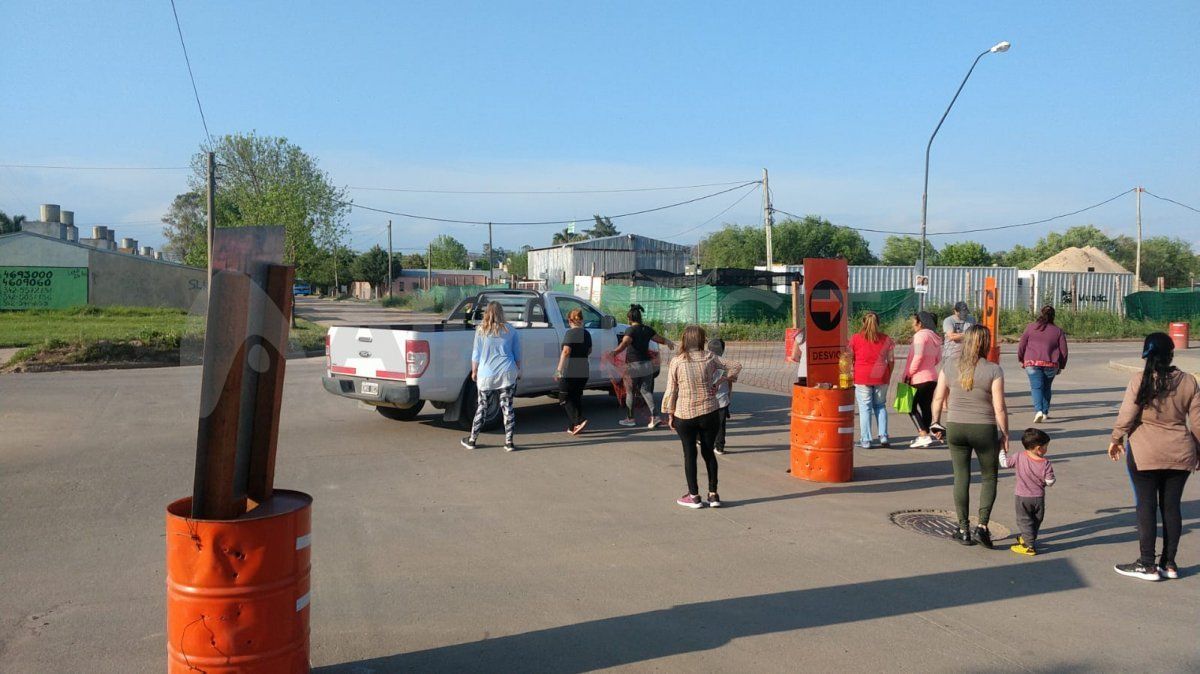 French y Mitre, la intersección donde los vecinos de Coronel Dorrego interrumpieron el tránsito este jueves por la tarde.