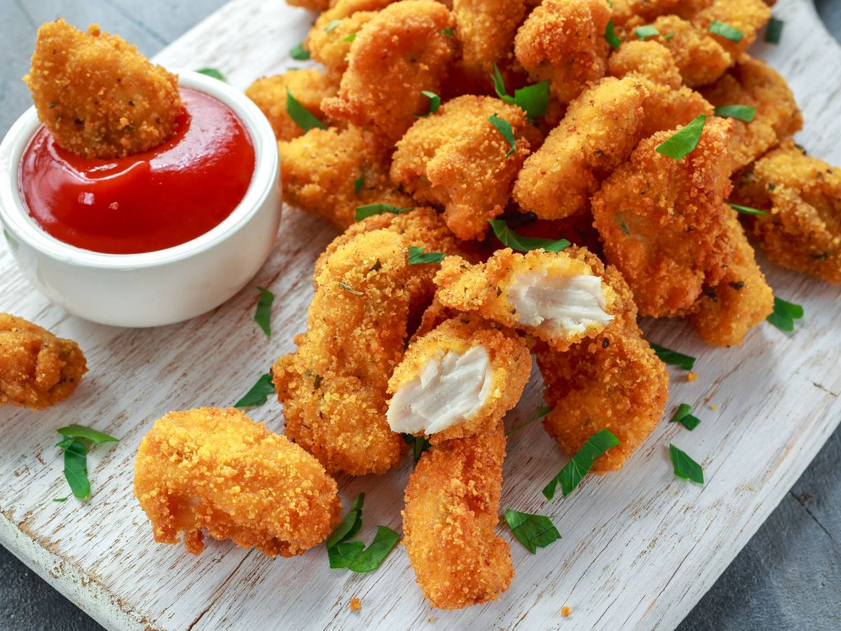 Los nuggets de pollo son una opción ideal para cocinar en casa y disfrutar en familia. Los nuggets de pollo son una opción ideal para cocinar en casa y disfrutar en familia.