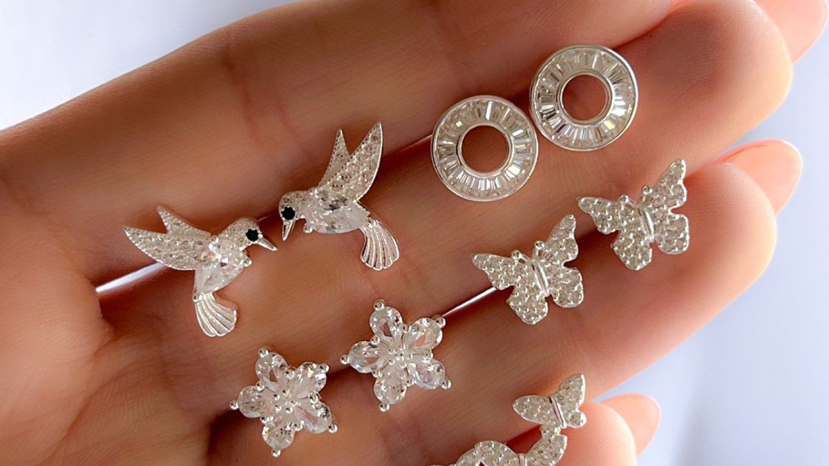 Las opciones de aros como regalos para mamá parten de los $8.000