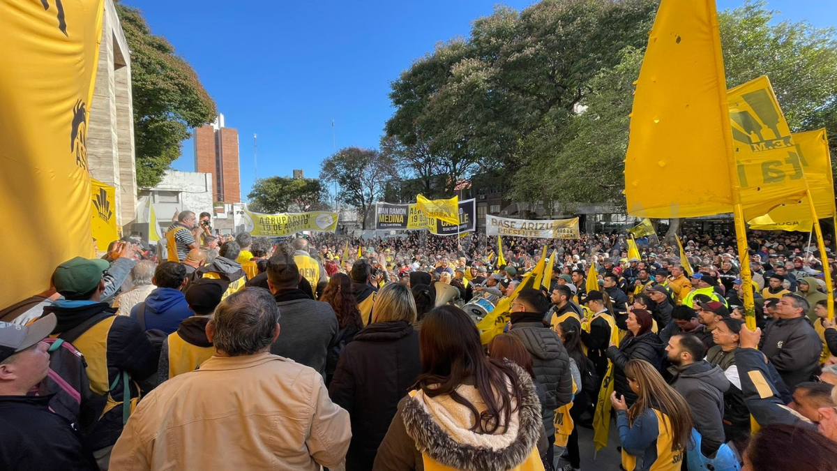 Desde ASOEM advirtieron que van "a salir a la calle si es necesario y los descuentos los van a tener que devolver”. Desde ASOEM advirtieron que van "a salir a la calle si es necesario y los descuentos los van a tener que devolver”.