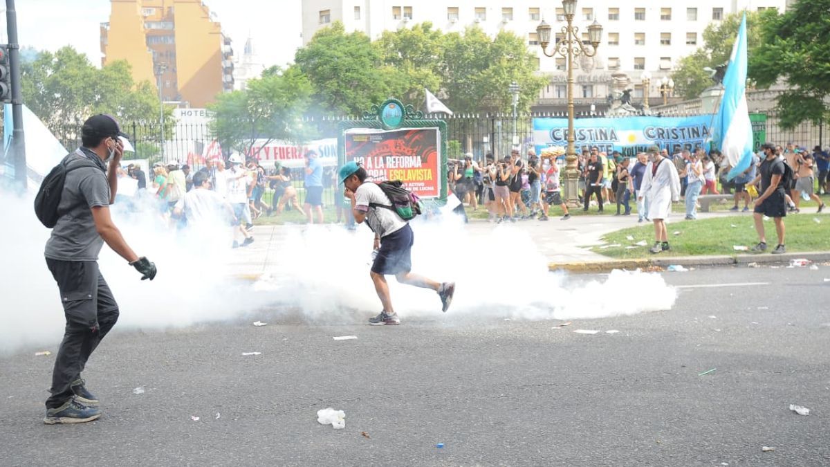 Imágenes de los incidentes registrados el miércoles pasado en las afueras del Congreso