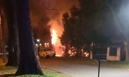 Tras el susto por el incendio en barrio Guadalupe, los niños del Hogar Estrada vivieron una noche diferente. Tras el susto por el incendio en barrio Guadalupe, los niños del Hogar Estrada vivieron una noche diferente.