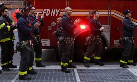 un bombero de ee.uu fue a retirar la ayuda social y encontro 8 millones de dolares en su cuenta bancaria un bombero de ee.uu fue a retirar la ayuda social y encontro 8 millones de dolares en su cuenta bancaria