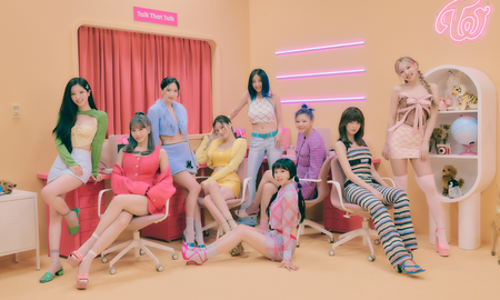 TWICE regresa con su nuevo mini álbum BETWEEN 1&2. TWICE regresa con su nuevo mini álbum BETWEEN 1&2.