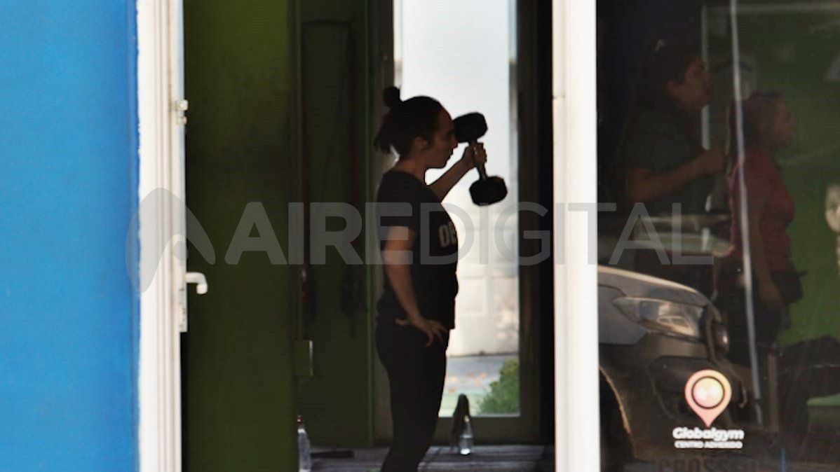 Continúa suspendida la práctica de deportes grupales de contacto (al aire libre y en espacios cerrados), y las competencias deportivas provinciales, zonales o locales de carácter profesional o amateur, no habilitadas expresamente por las autoridades nacionales.