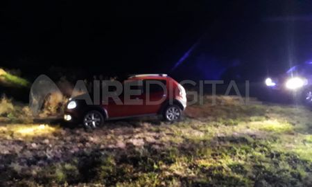 El vehículo estaba con las luces y el motor encendido. El vehículo estaba con las luces y el motor encendido.