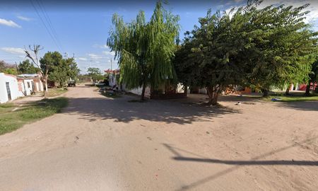 El asalto se produjo en Negruchos y Santa Cruz, del barrio San Agustín, en la ciudad de Santa Fe. El asalto se produjo en Negruchos y Santa Cruz, del barrio San Agustín, en la ciudad de Santa Fe.