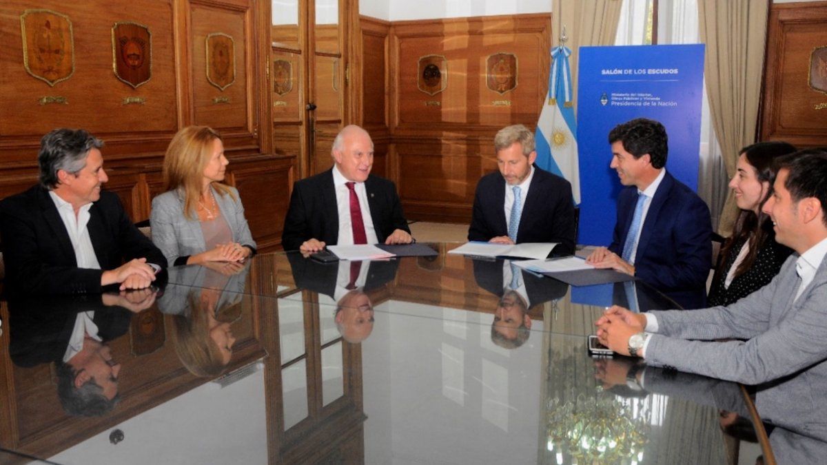 Lifschitz firmó con Frigerio convenios para obras hídricas claves