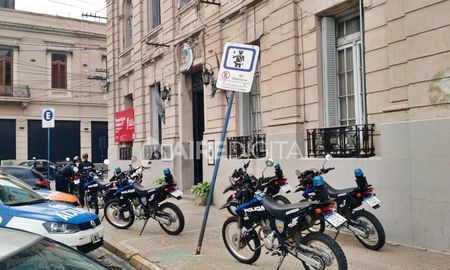 Los ladrones habían sido detenidos y trasladados a la seccional 1° tras ser identificados como los protagonistas de dos robos a diferentes locales panaderiles. Los ladrones habían sido detenidos y trasladados a la seccional 1° tras ser identificados como los protagonistas de dos robos a diferentes locales panaderiles.