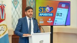 El gobernador de Santa Fe, Maximiliano Pullaro, presentó este lunes una aplicación orientada a prevenir el acceso de menores a sitios de apuestas ilegales, contenidos digitales no seguros y plataformas que promueven la violencia.