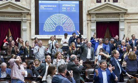 La Cámara de Diputados de la Nación rechazó por amplia mayoría los vetos del presidente Javier Milei. La Cámara de Diputados de la Nación rechazó por amplia mayoría los vetos del presidente Javier Milei.