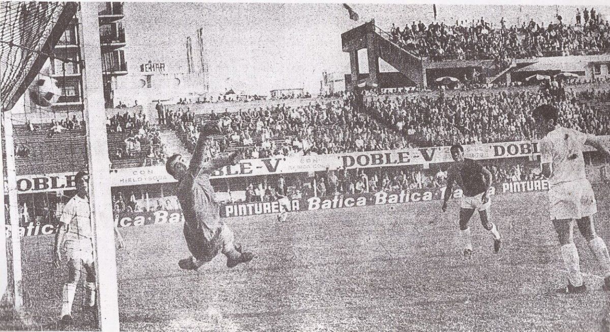 Obberti marca el único gol del encuentro ante Deportivo Español. Obberti marca el único gol del encuentro ante Deportivo Español.
