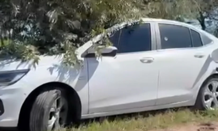 El vehículo tenía el tanque de nafta abierto y con un trapo dentro, como para intentar prenderlo fuego. El vehículo tenía el tanque de nafta abierto y con un trapo dentro, como para intentar prenderlo fuego.
