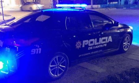 Personal policial se acercó al barrio Coronel Dorrego, donde el hombre fue herido para recabar información sobre el ataque. Personal policial se acercó al barrio Coronel Dorrego, donde el hombre fue herido para recabar información sobre el ataque.