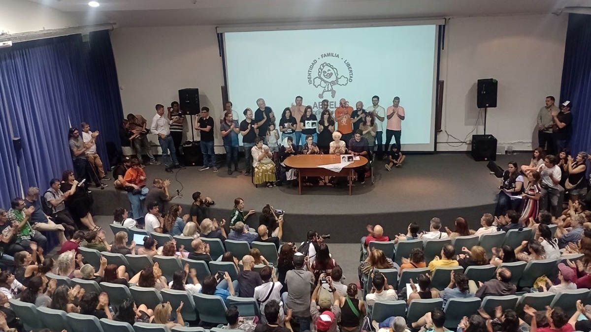 Referentes de la entidad brindaron por la tarde una conferencia de prensa en la Casa por la Identidad del Espacio Memoria y Derechos Humanos, ex ESMA, donde expusieron los detalles del caso. Referentes de la entidad brindaron por la tarde una conferencia de prensa en la Casa por la Identidad del Espacio Memoria y Derechos Humanos, ex ESMA, donde expusieron los detalles del caso.