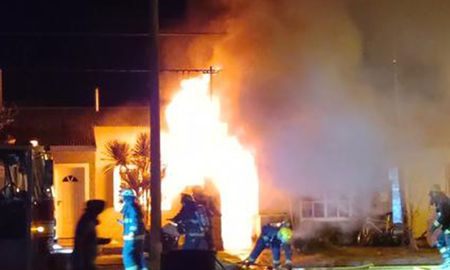 Los primeros en llegar al lugar del hecho y controlar el foco ígneo fue personal de Bomberos Voluntarios de San Carlos Sud. Fuente: elurbanodesancarlos.com Los primeros en llegar al lugar del hecho y controlar el foco ígneo fue personal de Bomberos Voluntarios de San Carlos Sud. Fuente: elurbanodesancarlos.com