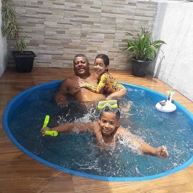 Un albañil hizo una pileta perfecta para su familia en un espacio muy pequeño