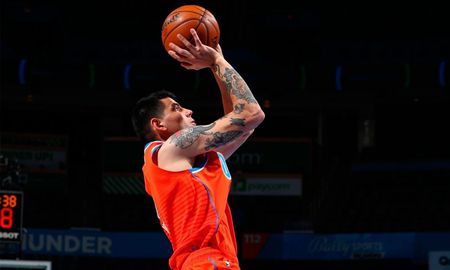 Gabriel Deck jugó en la derrota de Oklahoma City Thunder ante Golden State Warriors por la NBA. Gabriel Deck jugó en la derrota de Oklahoma City Thunder ante Golden State Warriors por la NBA.