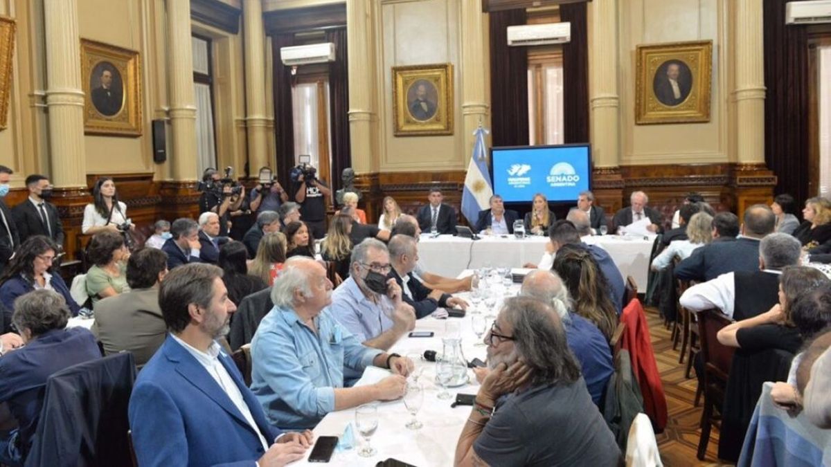 La iniciativa está lista para ser llevada al recinto en una semana, aunque fuentes del oficialismo revelaron que recién será puesta a discusión por el pleno en los primeros días de mayo.