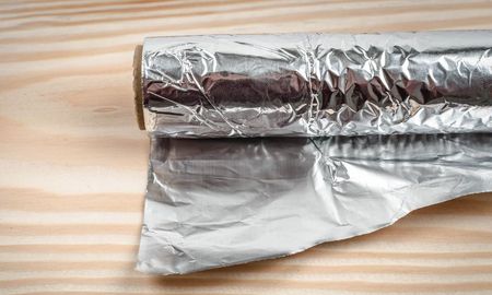 El truco del papel aluminio que ayuda a gastar menos luz en casa durante el verano. El truco del papel aluminio que ayuda a gastar menos luz en casa durante el verano.